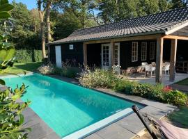 Chalet Santpoort-Zuid, hotel with pools in Santpoort-Zuid