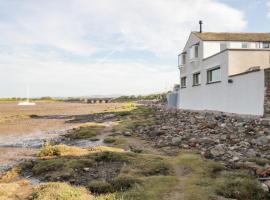 Waterside, hotel near Ravenglass & Eskdale Steam Railway, Ravenglass