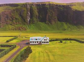 Paradise Cave Hostel & Guesthouse, hotel cerca de Cascada Seljalandsfoss, Hvolsvöllur