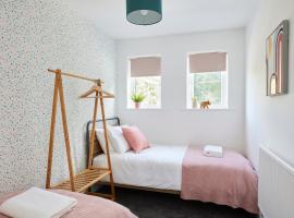 Links to M62 - 3 bedroom property, ξενοδοχείο σε Golcar