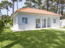 CASA AROEIRA - Beach bungalow near Lisbon, hôtel à Charneca