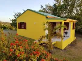 Bungalow d'une chambre a Deshaies a 850 m de la plage avec vue sur la mer piscine partagee et jardin clos