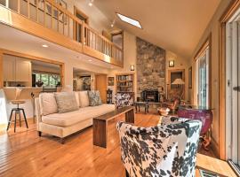 Modern Catskills Escape on 25 Acres with Deck!, villa sa Mountain Dale