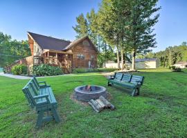 Fishermans Paradise with Fire Pit and Lake Access!, vacation home in Dover