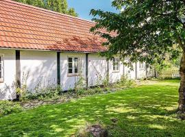 5 person holiday home in Aakirkeby โรงแรมในÅkirkeby