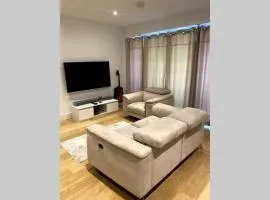 Luxury 1 Bedroom Apartment with Netflix & Parking