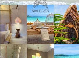 Thari Fushi Luxury Maldivian Experience - All Inclusive: Thinadhoo şehrinde bir otel