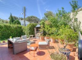 Elegant House With Terrace Garden And Pool, cottage in Sanary-sur-Mer