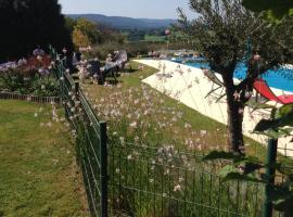 Le gîte du mas avec piscine, hotel u gradu 'Bourganeuf'