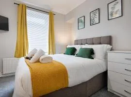Large Garden, Fully Equipped Kitchen, Parking