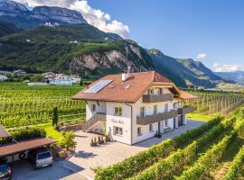 Haus Stolz, nhà nghỉ B&B ở Appiano sulla Strada del Vino