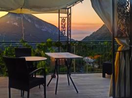 La Roccia Incantata Amalfi Coast，位于维耶特里的酒店