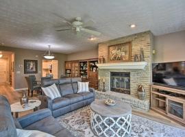 Resort-Style Condo with Balcony on Lake Keowee, apartment in Salem