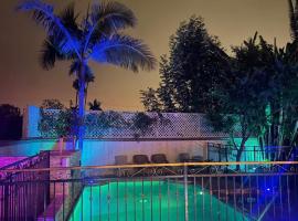 Luxurious 3 BD in Culver City with POOL &HOT SPA، فندق في لوس أنجلوس