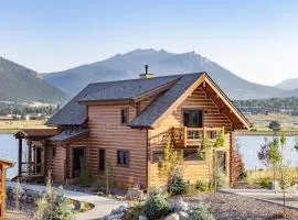 Private End Lakefront Cabin - Two Large Patios, Jacuzzi, Indoor Outdoor Fireplace