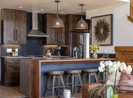 Chic Lakefront Cabin - Unbeatable Views! Jacuzzi, Two Patios, Indoor Outdoor Fireplace