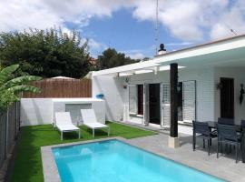 Casa con piscina privada en Sitges วิลลาในซาน เปเร เด ริเบส