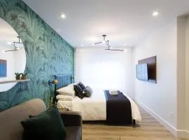 Blue Tropics Studio in Little Italy with kitchen by Den Stays