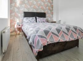 Pink Sapphire Double Room with En-suite & Wifi, vacation rental in Derby