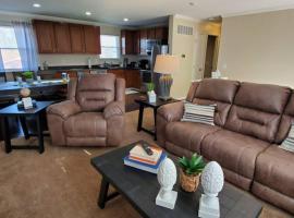 Pet Friendly Home with Fenced in Yard, hotel in Bethany