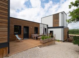 Lot en Dock 3 logements atypiques et écologiques en vallée de la Dordogne, apartment in Souillac