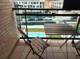 Alloru, apartamento con piscina la playa a 3 km VUT-2714-AS, hotell i Llanes