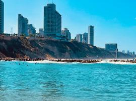 C Tower Apartments, feriebolig i Netanya