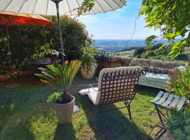 GITE de ST CLAIR, holiday home in Ville-sur-Jarnioux