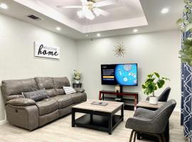 Central Frisco - renovated nice & cozy unit 3 bed & 2 bath - free wifi & parking, ξενοδοχείο σε Frisco