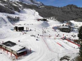 Le Skidoux 2*, au pied des pistes, vue montagne, hotel blizu znamenitosti Col de l'Ours, Gourette