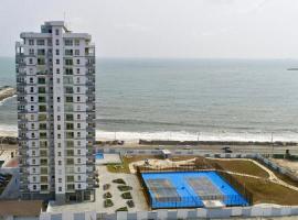 Oceanview Smart Home with Pool in Oniru-Lekki 1, hotell i Lekki