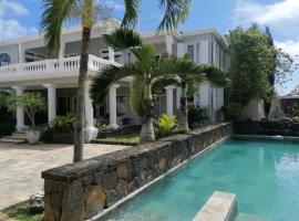 Luxury Villa L'ile Maurice, hotell i Pointe aux Cannoniers