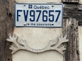le Québec โรงแรมที่มีที่จอดรถในArrigny