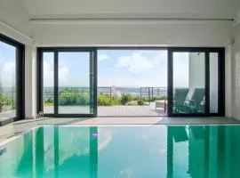 villa relax with swimming pool and mountain view