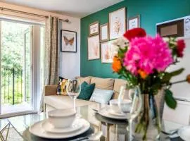 Forest View Apartment- Private Balcony