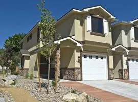 Group Retreat Modern Family Friendly 3 Bed 3 Bath 30 Mins From Lake Tahoe