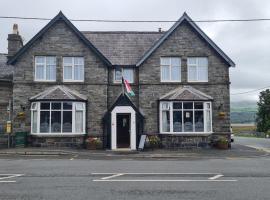 Y Griffin, hotel a Penrhyndeudreath