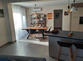 SUPERBE VILLA 85 m2 NIMES CAREMEAU, vacation home in Nîmes