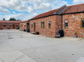 Field Farm Holiday Cottages and Glamping, cheap hotel in Anderby