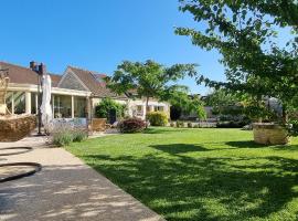 Les Vieilles Pierres chambres d'hôtes, hôtel à Ognon près de : Golf du château de Raray