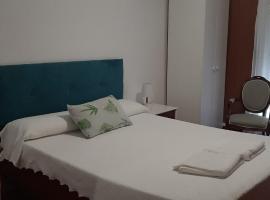 ALOJAMIENTO CASA LEÓN, cheap hotel in Santoña