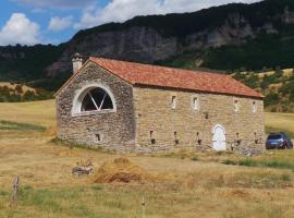 Chambre d'hôtes LES LOUVES: Saint-Paul-des-Fonts şehrinde bir Oda ve Kahvaltı