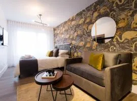 Fun & Funky Little Italy Studio with Full Kitchen by Den Stays