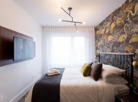 Fun & Funky Little Italy Studio with Full Kitchen by Den Stays