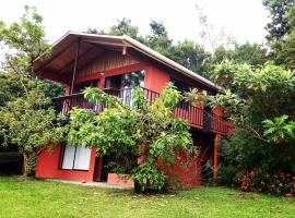 Casa de Montaña Tica Linda، فندق في مونتيفيردي كوستاريكا
