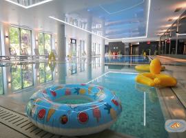 SPA Nadmorskie Tarasy Nemo Apartamenty Kołobrzeg - Latarnia morska - Port، مكان إقامة مع أونسن في كولوبرزيغ