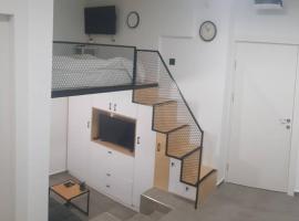 Centrally-located Quiet Cozy Loft apartment, cheap hotel in Beer Sheva