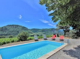 Amazing Home In Flaviac With 3 Bedrooms, Wifi And Outdoor Swimming Pool, semesterhus i Flaviac