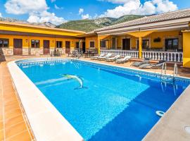 Awesome Home In Priego De Cordoba With 7 Bedrooms, Wifi And Outdoor Swimming Pool, mökki kohteessa Priego de Córdoba