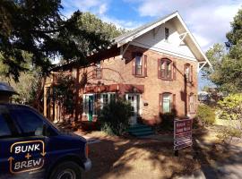Bunk & Brew Historic Lucas House - Hostel, hotel v destinaci Bend